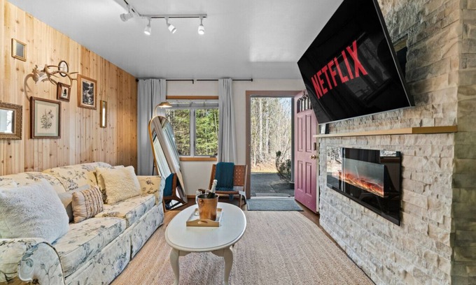Hunter Apartment | Only Ski In Out on Hunter Mtn | Panoramic Views! Hike, Golf, Fish, Recharge