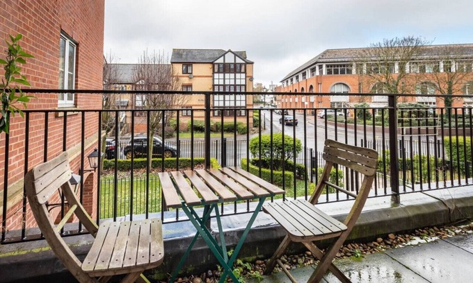 Reading City Centre Apartment | ✰ONPOINT 2 bedroom Apartment - River Kennet✰