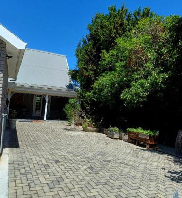 Onrus House | Onrus 4BR House Sleeps 7, Fireplace, Walk to Beach