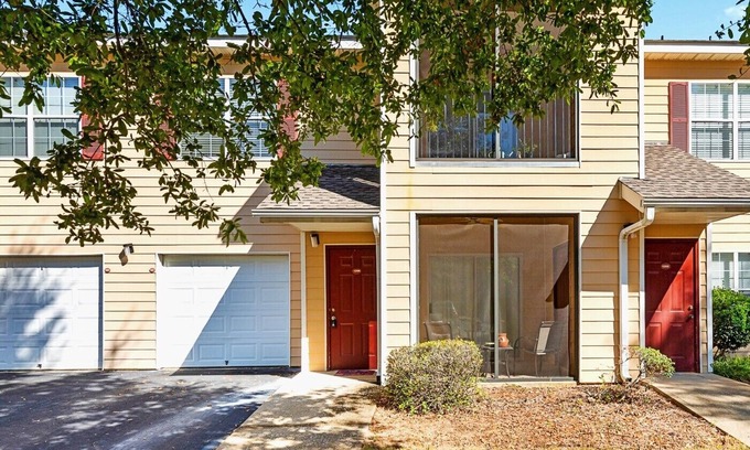 Auburn House | Open Concept AU Townhome w/Pool! Pets Welcome!
