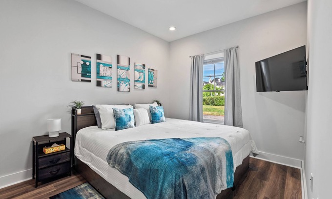 Rocky Mount Apartment | Open, KING BED, 1 Br/1BA, Sleeps 3, Heart of City