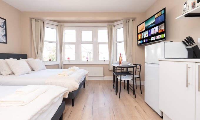 Bournemouth Apartment | Open Mind Property - Studio Perfect for 3