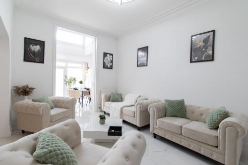 Portsmouth House | Open Mind Property - HotTub, 8 Beds & 2 Car Spaces