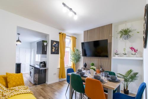 Portsmouth House | Open Mind Property - Luxury 5 Beds & Free Parking