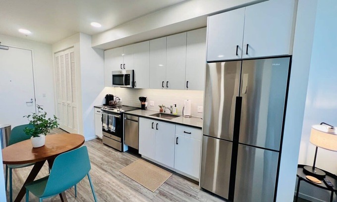 Clawson Apartment | Open One-Bedroom in West Oakland