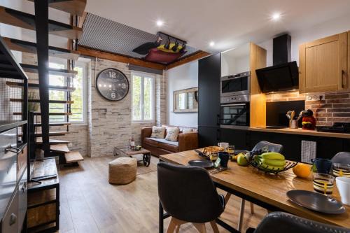 Salon-de-Provence Apartment | OPEN SKY Industry Hyper Centre Fontaine Moussue