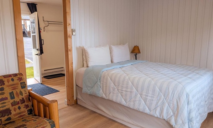 Ucluelet Hotel | Open Studio Kitchenette | #4