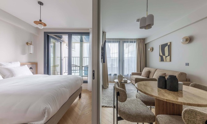 Chaussee-d'Antin Apartment | Opera -3 Bedroom/2 living rooms connecting apt.