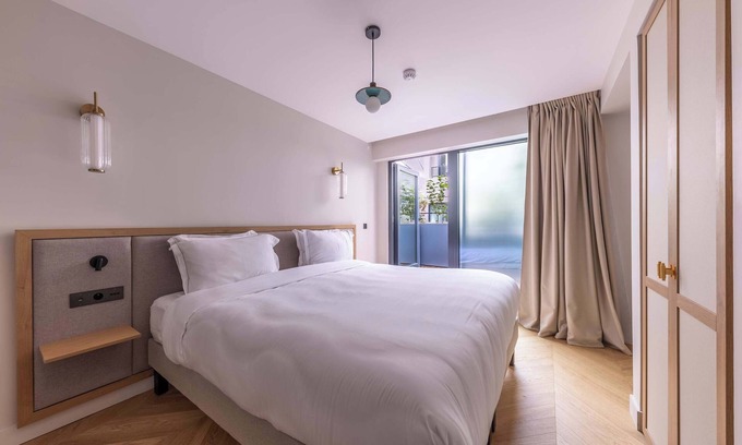 Chaussee-d'Antin Apartment | Opera -3 Bedroom/2 living rooms connecting apt.