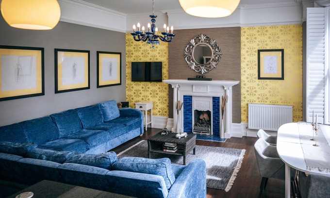 West Cliff Apartment | Opulence- Three bed apartment with large garden and parking