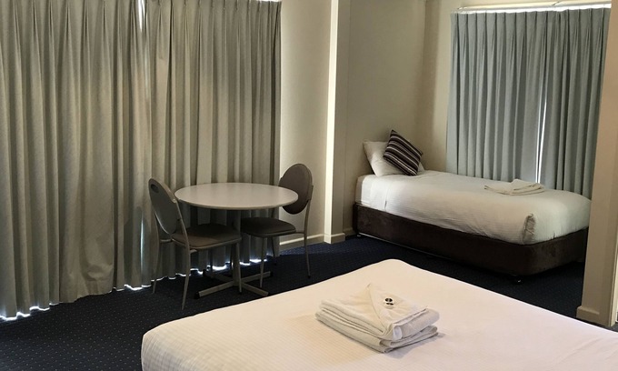 Orange East Hotel | Orange Motor Lodge