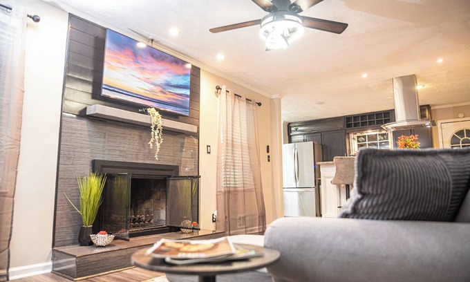 Sandtown House | Orange Oasis Villa Indoor Fireplace Garage Firepit BBQ grill near EVERYTHING!