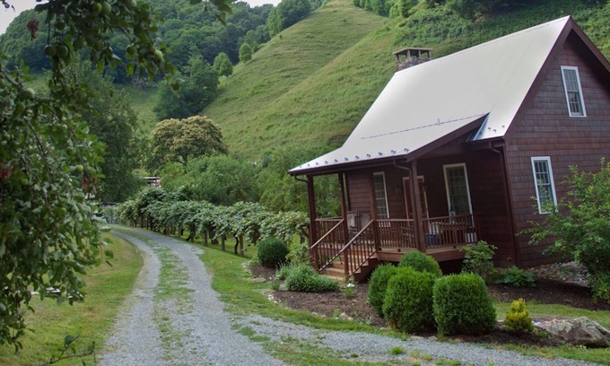 Lansing Cottage | Orchard Cottage @ Old Orchard Creek Farm - Hiking, Views, Family Friendly