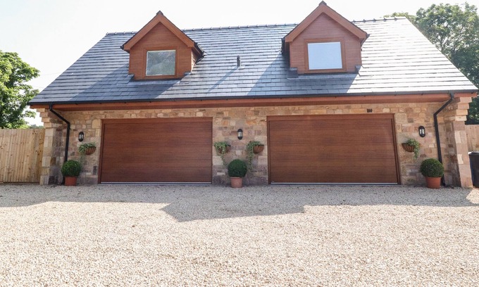 Scorton Cottage | ORCHARD, pet friendly, with hot tub in Scorton