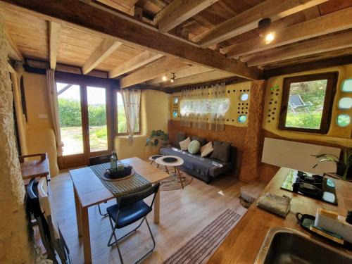 Payrignac House | Organic and artistic home