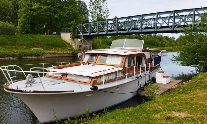 Eaucourt-sur-Somme Boat Rental | Orka nuit sur l'eau pour 4 personnes