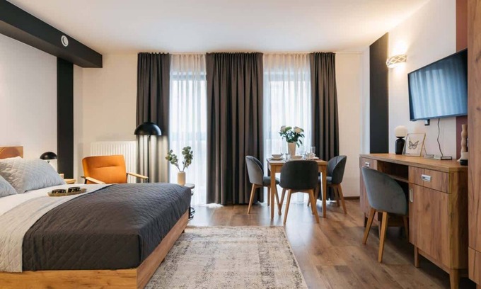 Ursus Apartment | ORSO City Studio with King Size bed