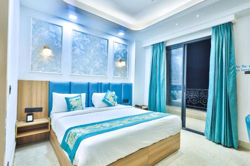 DLF Phase 5 Hotel | Orsom stays Sector 53
