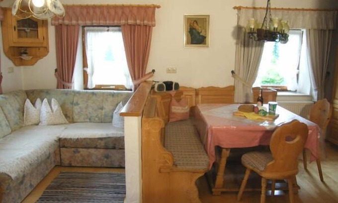 Anger Apartment | Ortsblick, 44m², 1 Schlafzimmer, Separate Küche, Dusche/wc, Sat-tv, Balkon