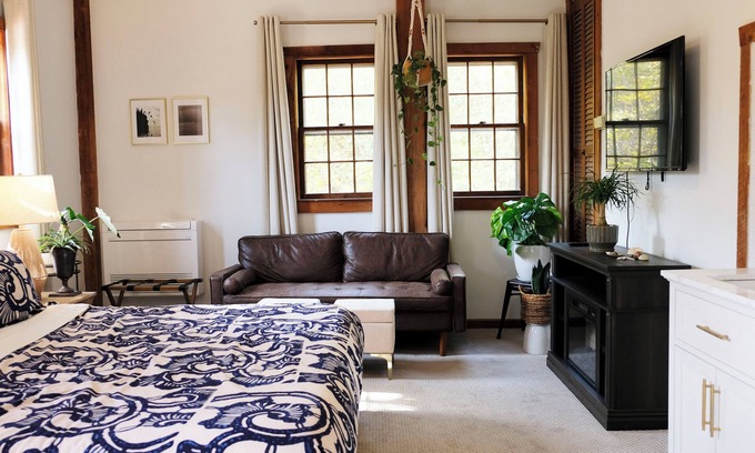 Spottswood House | Osceola Mill is a boutique inn located in the Shenandoah Valley 20 minutes from Lexington and Staunton.