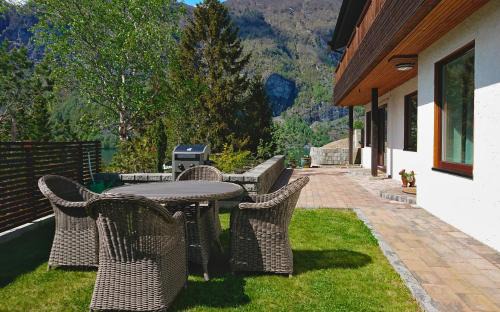 Aurland Apartment | Otnes Fjordside - Large 80m2 860sqft