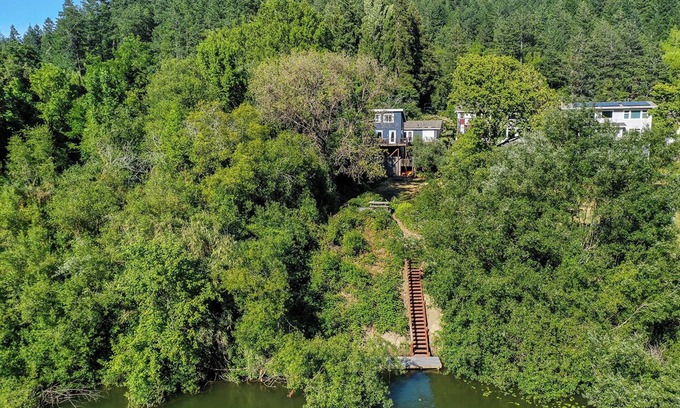 Guerneville Cabin | Otter's Landing ~ Families and Friends, Riverfront Getaway, Dog Friendly