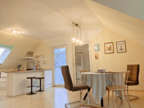 Leudersdorf Apartment | OTTOC Ferienwohnung