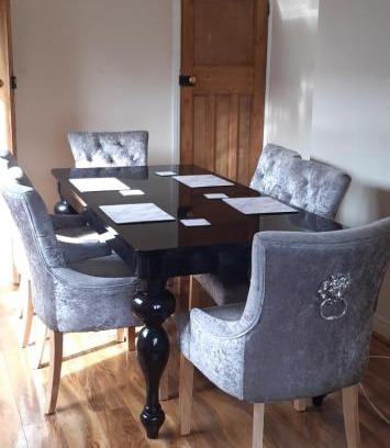 Wellingborough Apartment | Our Guests Are Royal (EL) Wellingborough