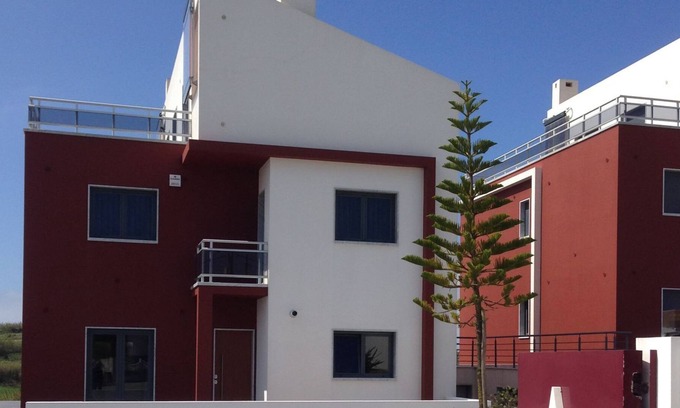 Sao Pedro da Cadeira House | Our house is located about 40 kilometres from Lisbon airport. Equipped with 6 spacious bedrooms .