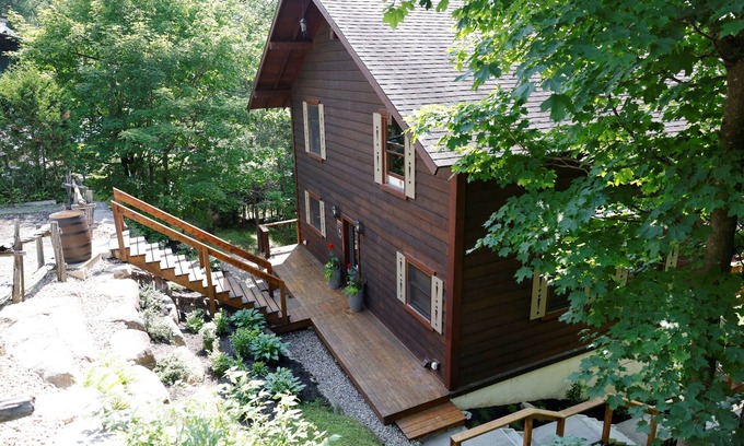 Sainte-Agathe-des-Monts Cabin | Our little castle