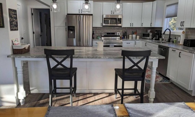 Cascade House | Our Mountain Home - spacious, close to lake and trails