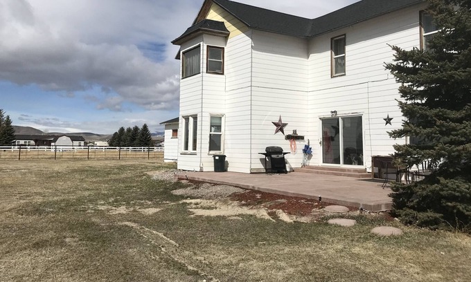 Dillon House | Out of Town but in Town Rental