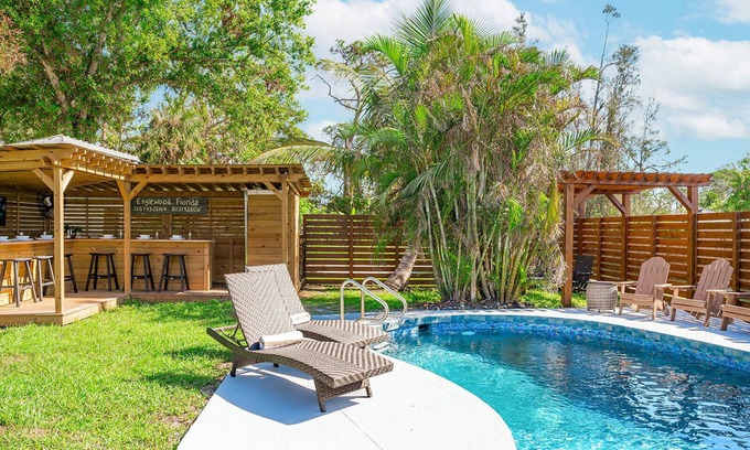 Englewood House | Outdoor Bar, Kayak, Paddle-board, Beach Equipment