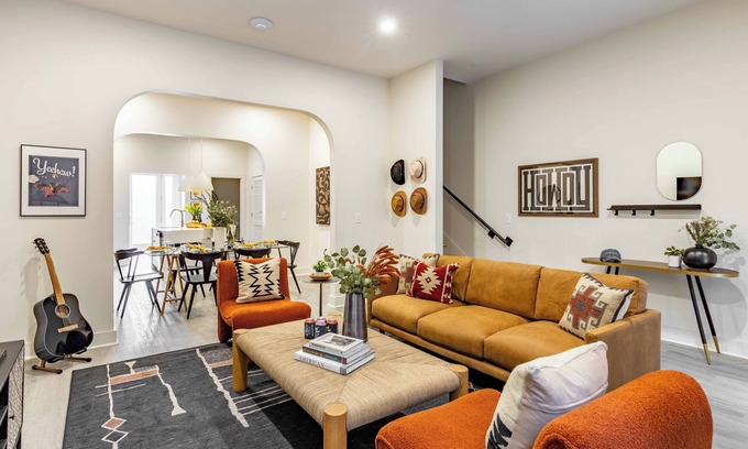 Historic Edgefield House | Outrider 1012 by AvantStay | Close to Broadway + Downtown w/Balcony