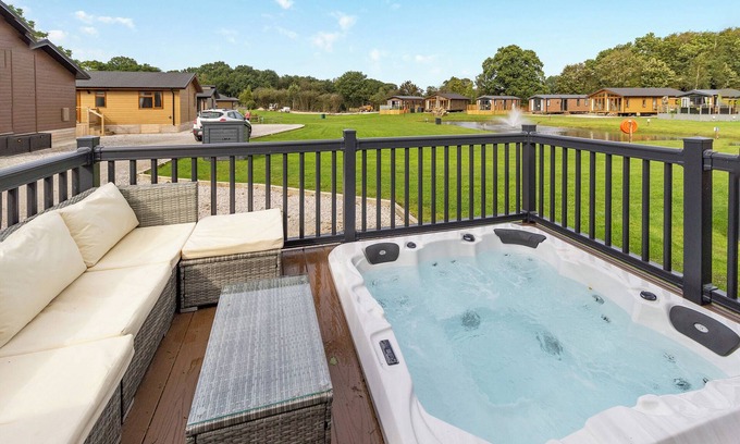 Congleton Ski Chalet | Outstanding and luxurious lodge with one double bedroom and one twin bedroom.