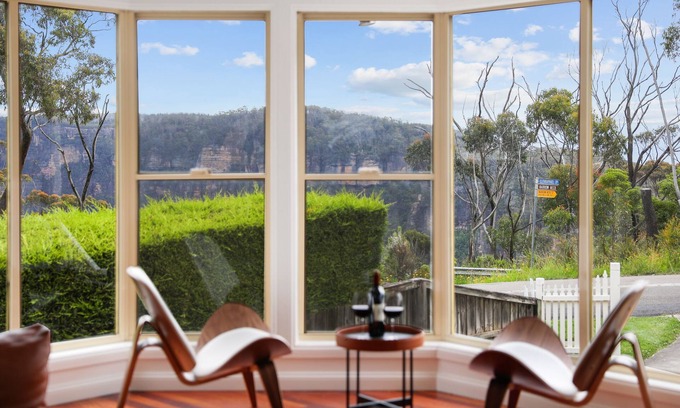 Katoomba House | outstanding escarpment and valley views, close to lookouts and bushwalks