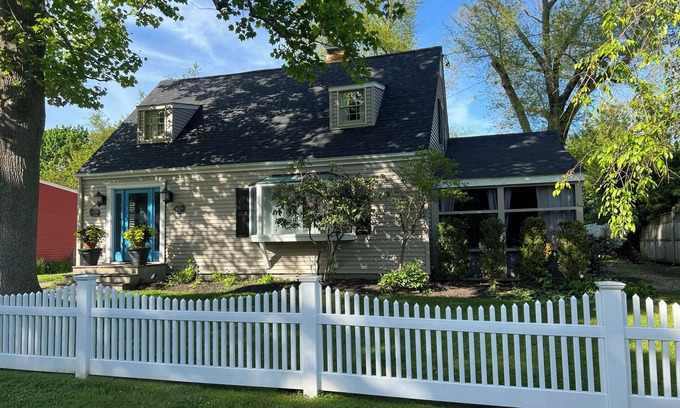 Greenport House | Overlook a Vineyard, Walk to the Beach, and only a Short Walk to Town - 5 Star!