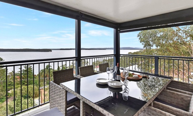 Wangi Wangi House | Overlook Nook - The Best Views in the Area