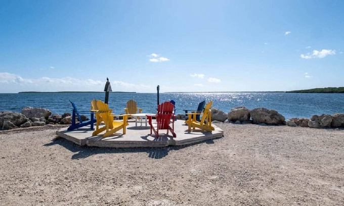 Key Largo Villa | Overlooking Lagoon Free Golf Cart/Kayaks/Paddle Board