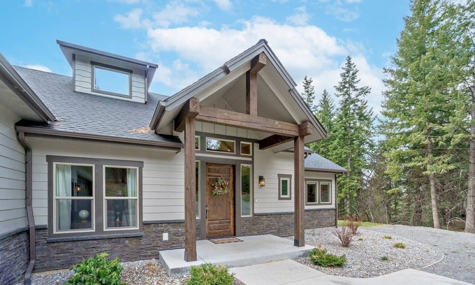 Coeur d'Alene House | Overlooking Lake View | 3 BR+Game Room | 12 guests