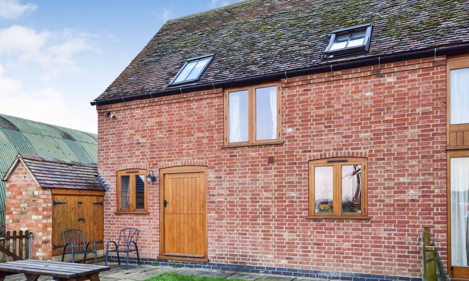 Bidford-on-Avon House | Owl's End at Oosland Barns - sleeps 5 guests in 2 bedrooms