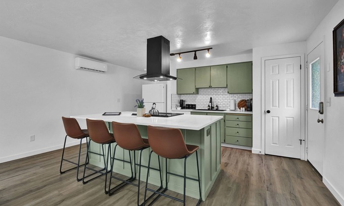 Boise Bench House | Owyhee Oasis 2 - minutes from Boise Airport!