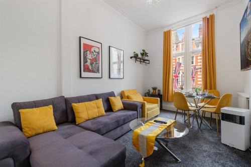 City of Westminster Apartment | Oxford Street 1 Bedroom Shopping Retreat! 3GC