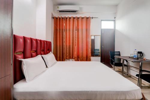 Lucknow Bed & Breakfast | OYO 82073 Tree View Residency
