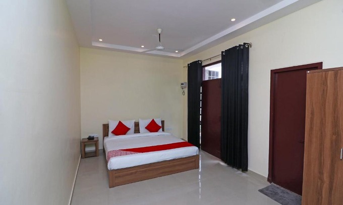 Gomti Nagar Hotel | OYO Flagship 27925 Kotra House Gomtinagar