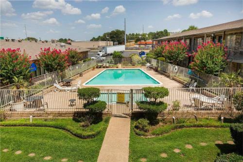 Tyler Hotel | OYO Hotel Tyler Lindale