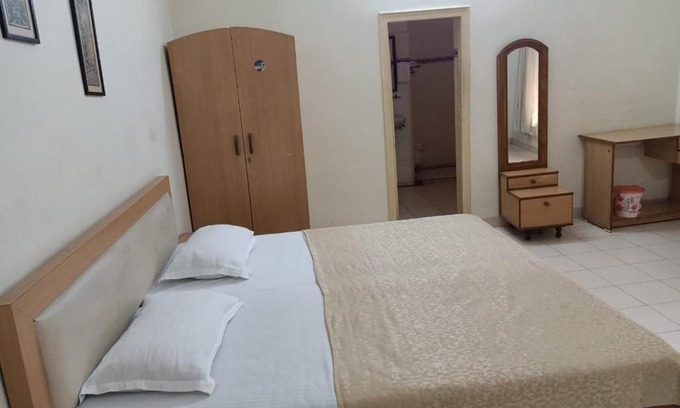 Kanpur Hotel | OYO The Villa Court View