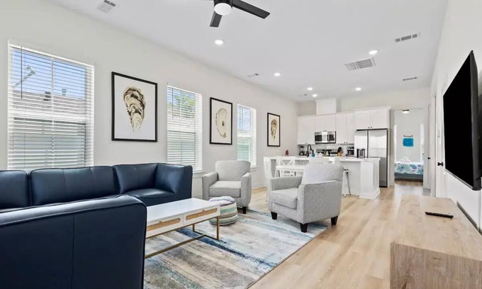 Galveston House | Oyster & Pearl - Doublenn