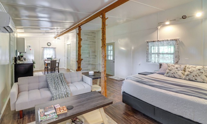 Harrison Apartment | 'Ozark Escapes Cabin' w/Mtn Views in Harrison