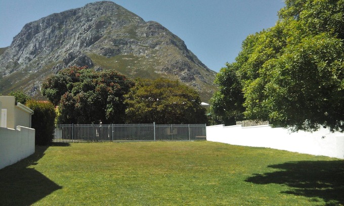 Voelklip House | Ozeana Hermanus holiday home